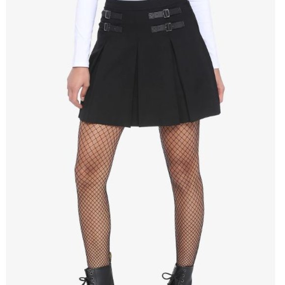 Hot Topic Black Pleated Buckle Skirt - NWT - Picture 2 of 5